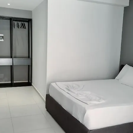 Garden Aparthotel 3*