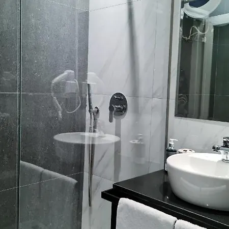 Garden 3* Golem (Tirana)